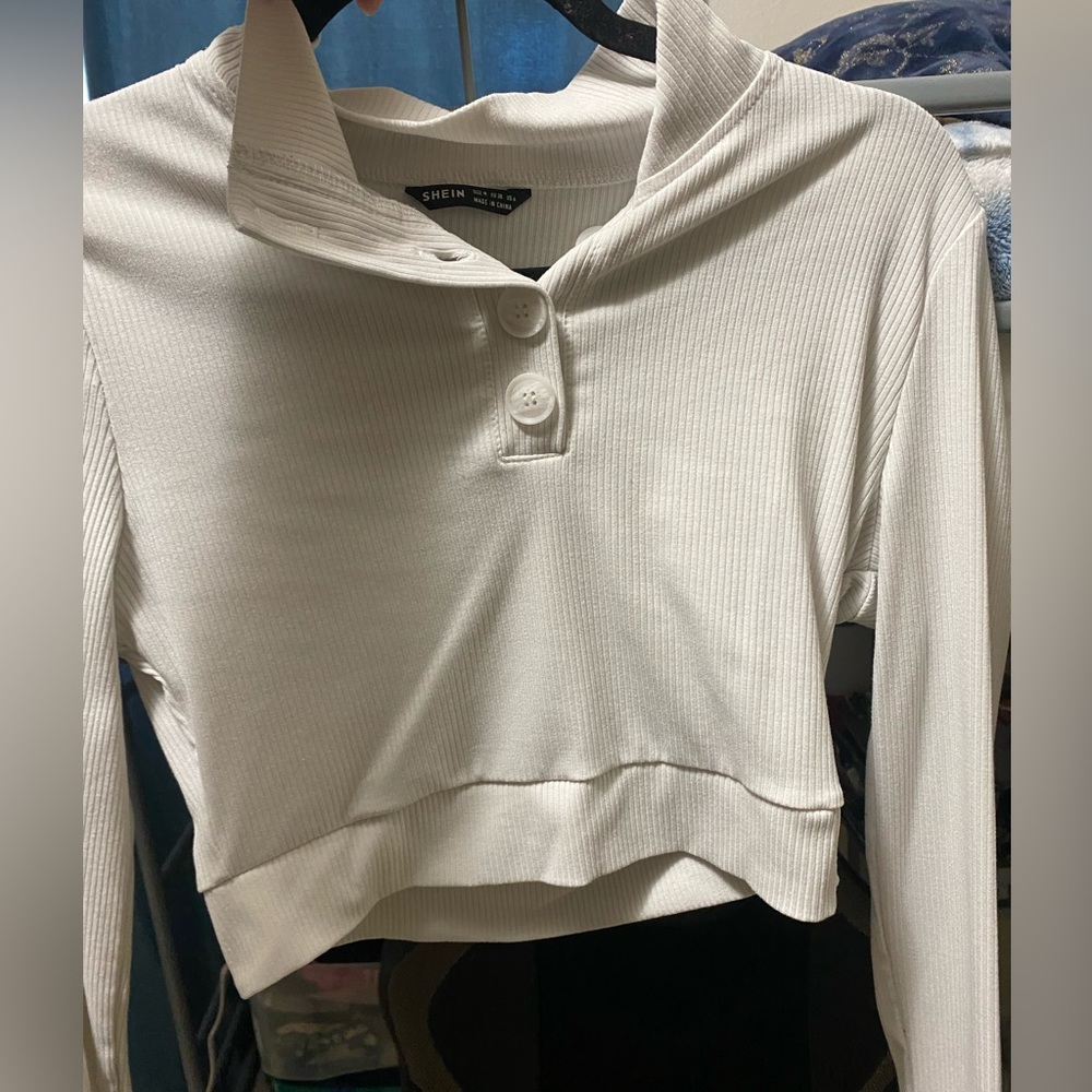 White button long sleeve crop top